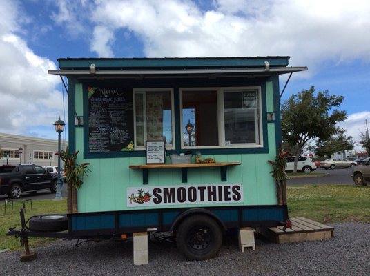 Great smoothies an açai bowl's and an easy to find location and friendly prices.