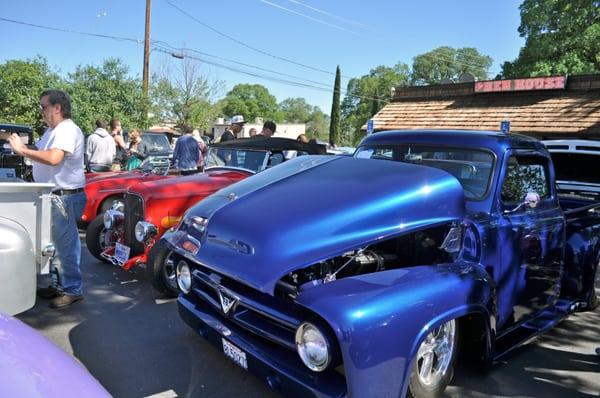 Cool April Nights Car show at the Hen House