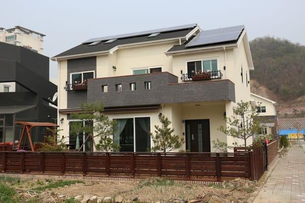 Home with completed solar project.