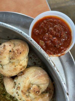 Garlic Knots (comes with one side or marinara sauce)