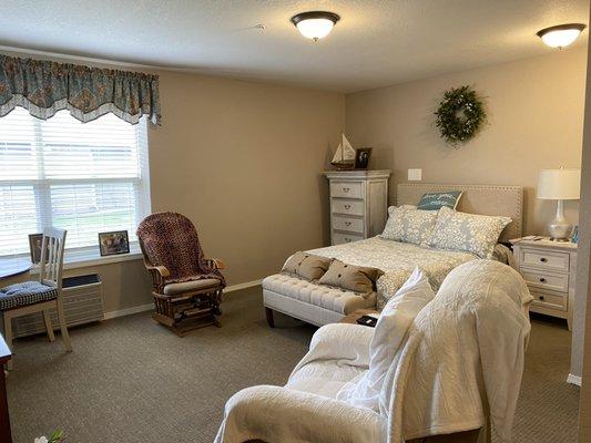 Large studio, Assisted Living