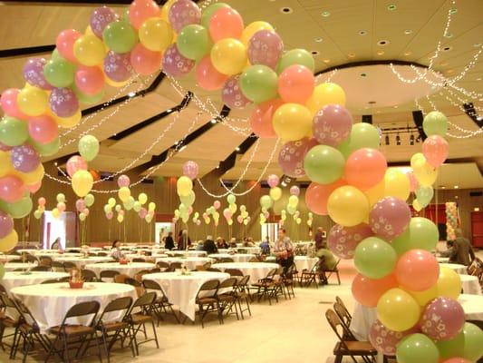 Balloon arches make a dramatic effect for your event.