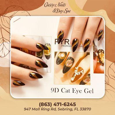 Falling for cat eye nails this season!