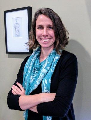 Dr. Caitlin Redding, female chiropractor and corporate wellness facilitator.