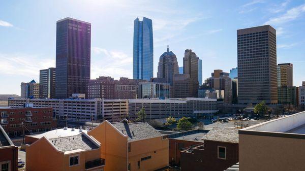 beautiful view of the OKC skyline. walking distance from entertainment, food, etc.