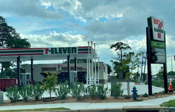 2022.07.14 New 7-eleven nearing completion and about to be open for business.