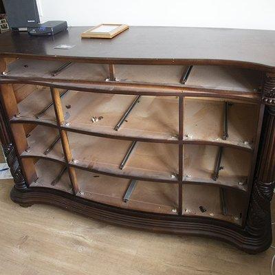 Lovely dresser with mostly broken drawer slides