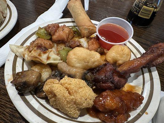 Sesame chicken, fried catfish, mushrooms, fried dumpling (very good!), Mongolian chicken, crunchy spring roll (yummy, sweet & sour chicken.