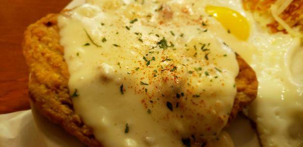 The room temp country fried steak, does that look fresh from the fryer, nope. No fresh fryer steam and dry looking.