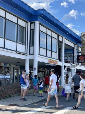 Restaurants, Arcades, T Shirts, Gifts, Concerts & the Ocean is right across the street @ Hampton Beach Boardwalk in New Hampshire