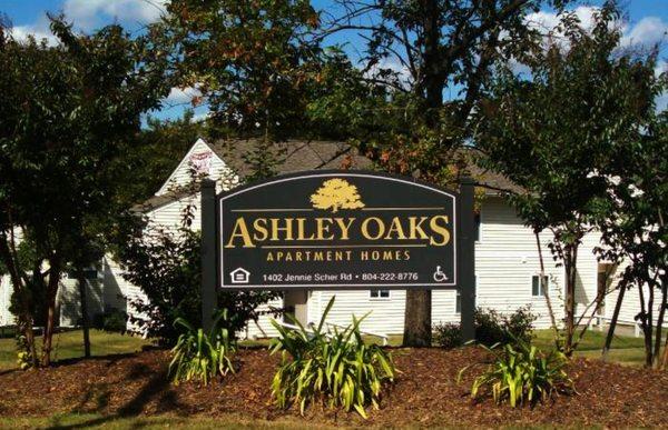 Ashley Oaks Apartments in Richmond, VA http://trgmanagementcompany.com/property/ashley-oaks-woodcroft-village/