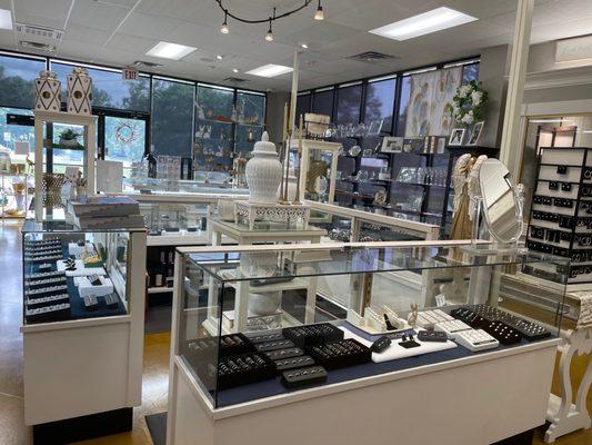 DeLuca's Fine Jewelry & Gifts