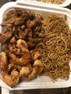 Chicken and shrimp with noodle