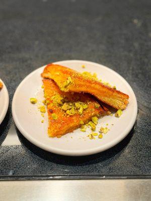 Grilled cheese with honey and pistachio