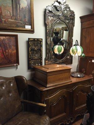 Venetian mirrors, Handel lamps, Music boxes