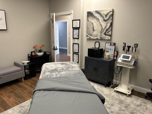 Treatment Room . Clean linens , soft music, dim lighting relaxation at its best