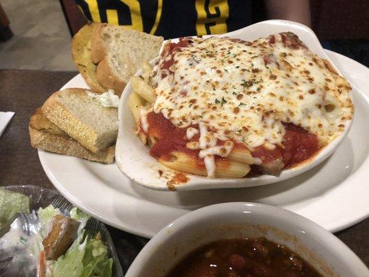 Baked ziti with garlic bread