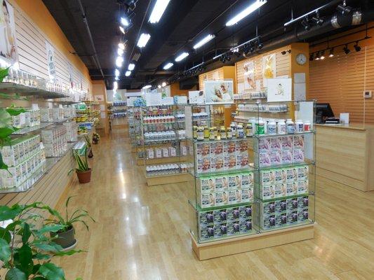 Wellbeing & Organic World Offer Various Vitamins and Special Items!对于注重自身健康的朋友，特别是对女性朋友而言，从天然海草，植物中提取的维他命保健品已然成为每日生活