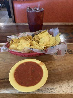 Nachos and salsa with iced tea!