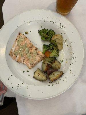 Salmon with vegetables and red seasoned potatoes