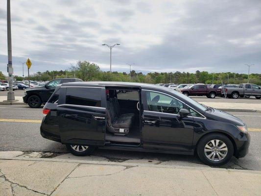 Ronkonkoma LIRR Taxi Stand