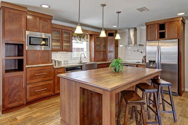 Stainless steel appliances and large eat-at islands