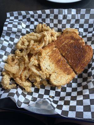 Patty melt with onion straws