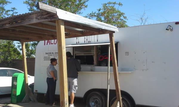 Some customers in line under the shade at El Gallito.