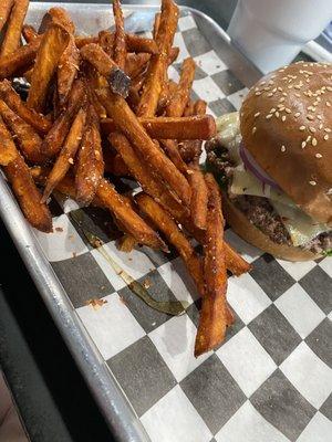 Sweet potato fries & Cheeseburger