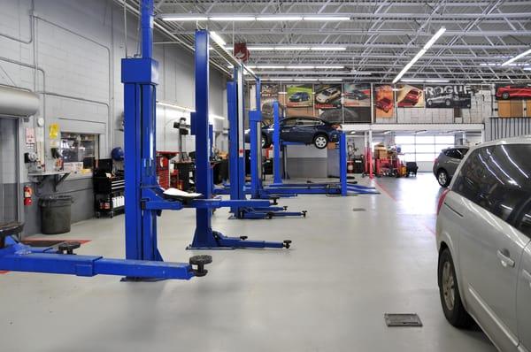 Wayzata Nissan service department