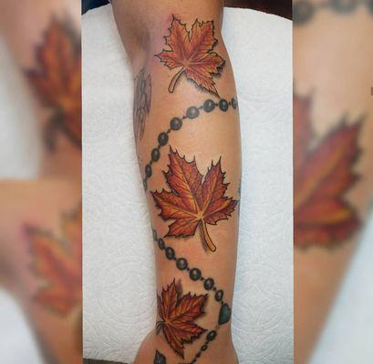 Realistic autumn leaves done by @tattoosbypizarron