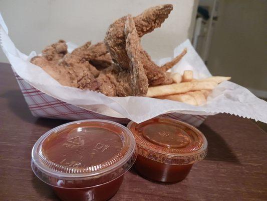 Ketchup and hot  sauce with 6 chicken wings and fries also one slice of white bread.