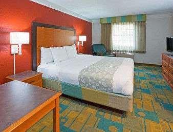 Days Inn & Suites By Wyndham Schaumburg