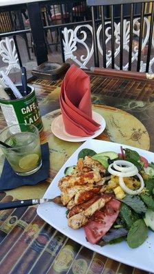 Ensalada Havana con Pollo and a Mojito