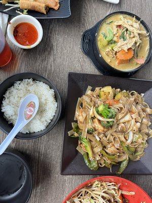 Shrimp drunken noodles, and chicken curry