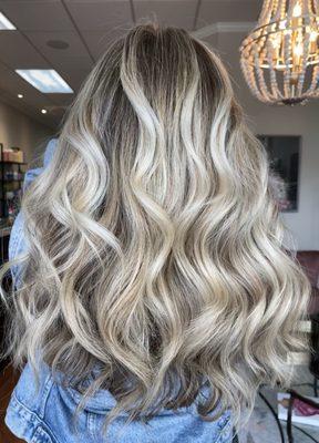 Custom Blonde
Balayage
Blonde Highlights 
Blonding Specialist 
Lived In Hair