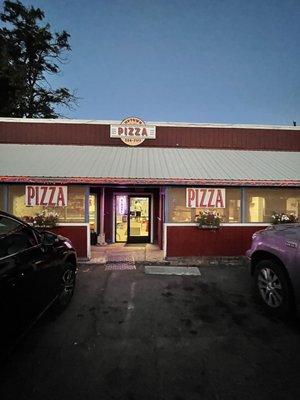 Best Pizza in NorCal Fall River Mills, CA (MacArthur-Burney Falls)