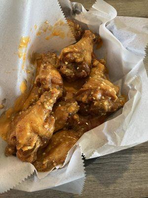 Chicken wings with Gallagher sauce