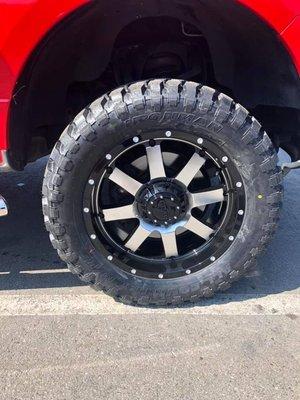 Custom wheels at Robinson Tire Company.