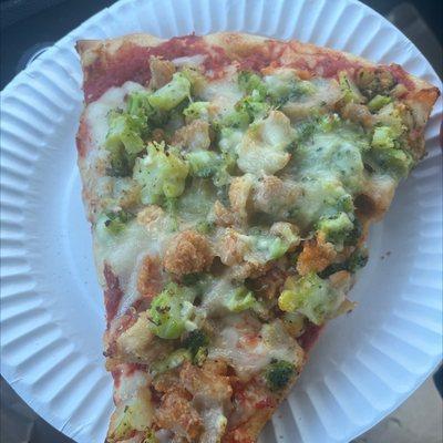 Broccoli and chicken pizza