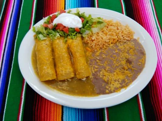 This is the Wednesdays Special: Tree enchiladas, ( red or green ) Rice and Beans. Mmmmm!!!!