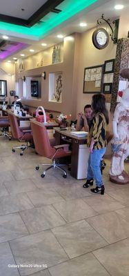 Expressions Nail SPA, next to zTarget in the Forum. Manager has no control over nasty  atritude employee .
 .