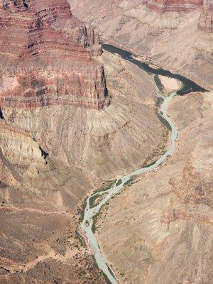 Little Colorado R meets the Colorado R. Pilot shared reason for different color in water.