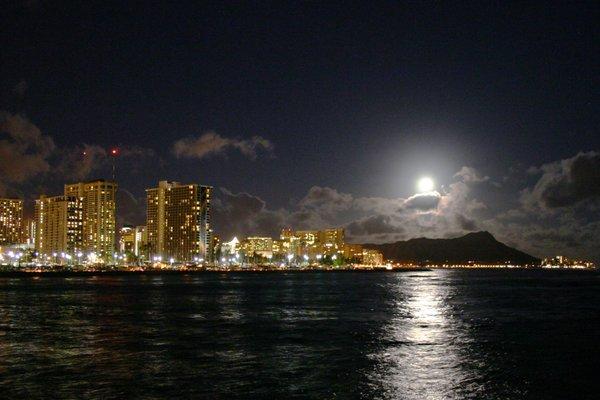 Full Moon rising over Diamond Head