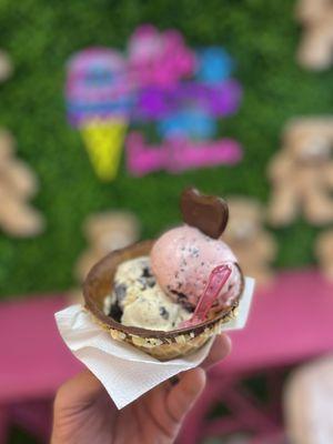 Amore mio and Oreo Gelato in a waffle cup!