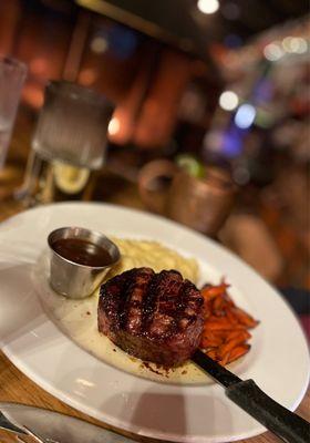 Hubby's 8oz Harris Ranch filet came with garlic mashed potatoes and glazed carrots. Dinner special $44 (11/8/22).