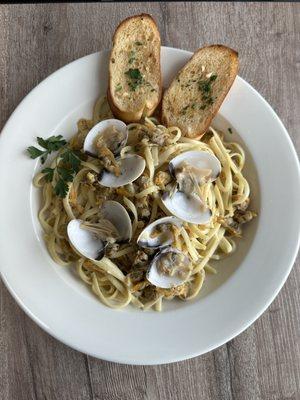 Linguine with White Clam Sauce