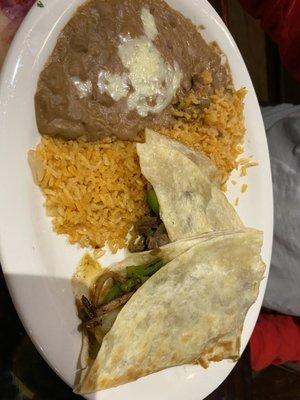 Quesadilla fajita, rice & beans