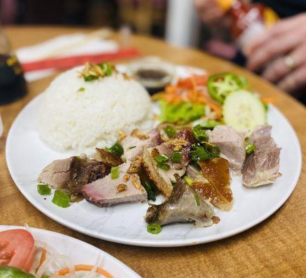 Hubby also got Cơm heo quay. (Roasted pork with rice)