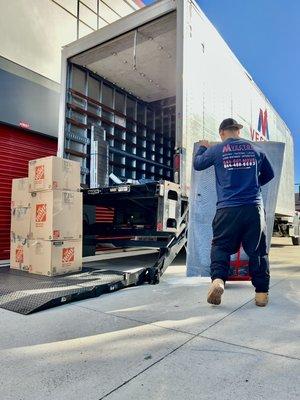 Loading storage unit in to the truck